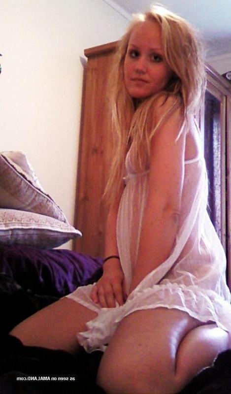 12P Sexy Norwegian amateur blonde's nude self-pics