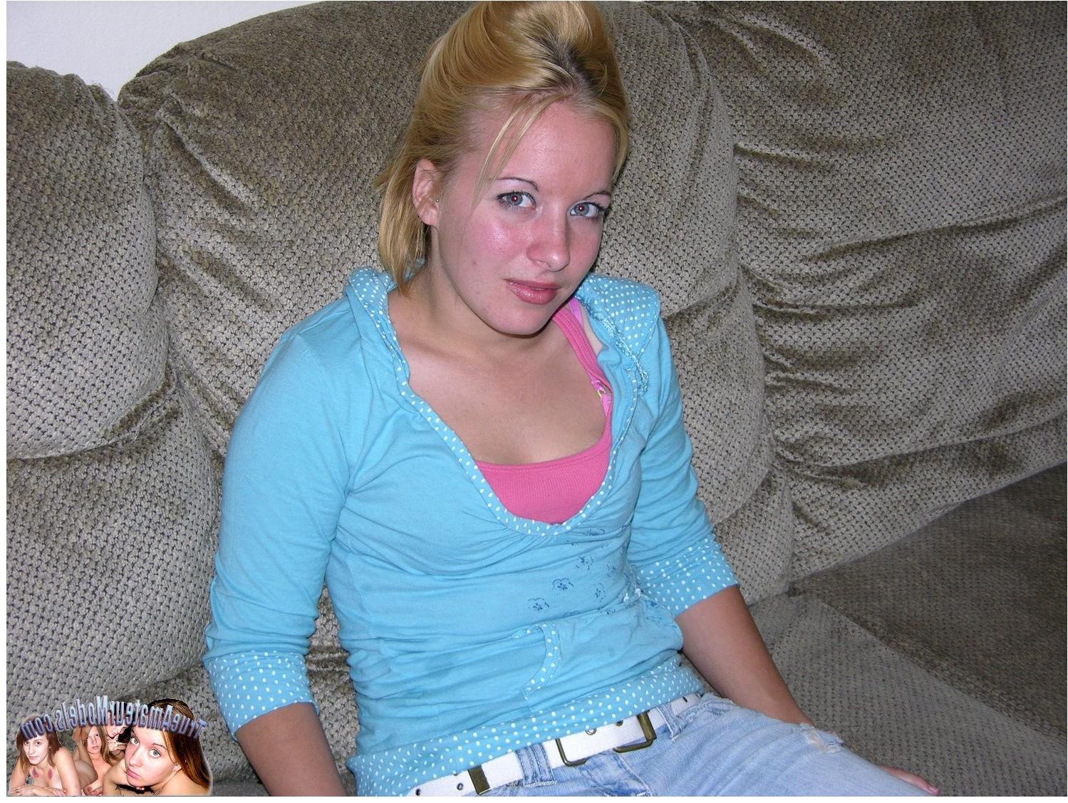 10P Blonde Amateur Girl Spreads Her Teenager And Tattooed Pussy