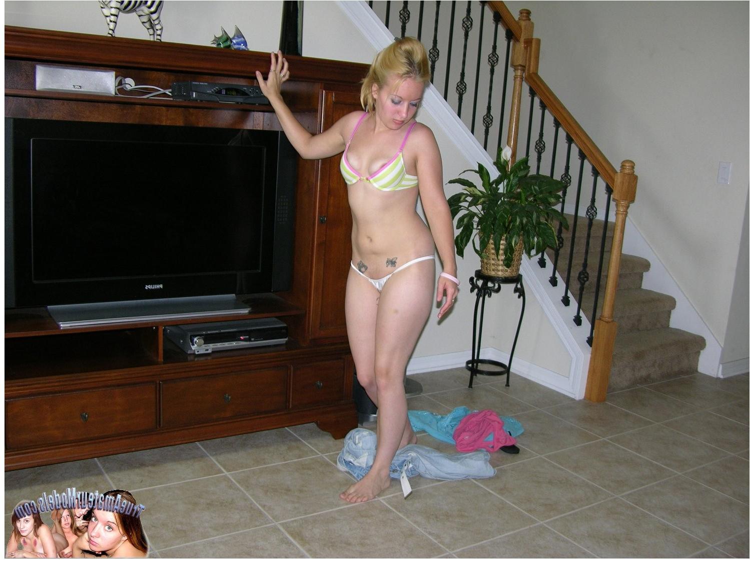10P Blonde Amateur Girl Spreads Her Teenager And Tattooed Pussy