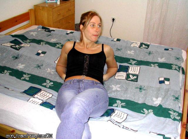 12P 12 pics and 1 movie of Loura from Mikes Apartment