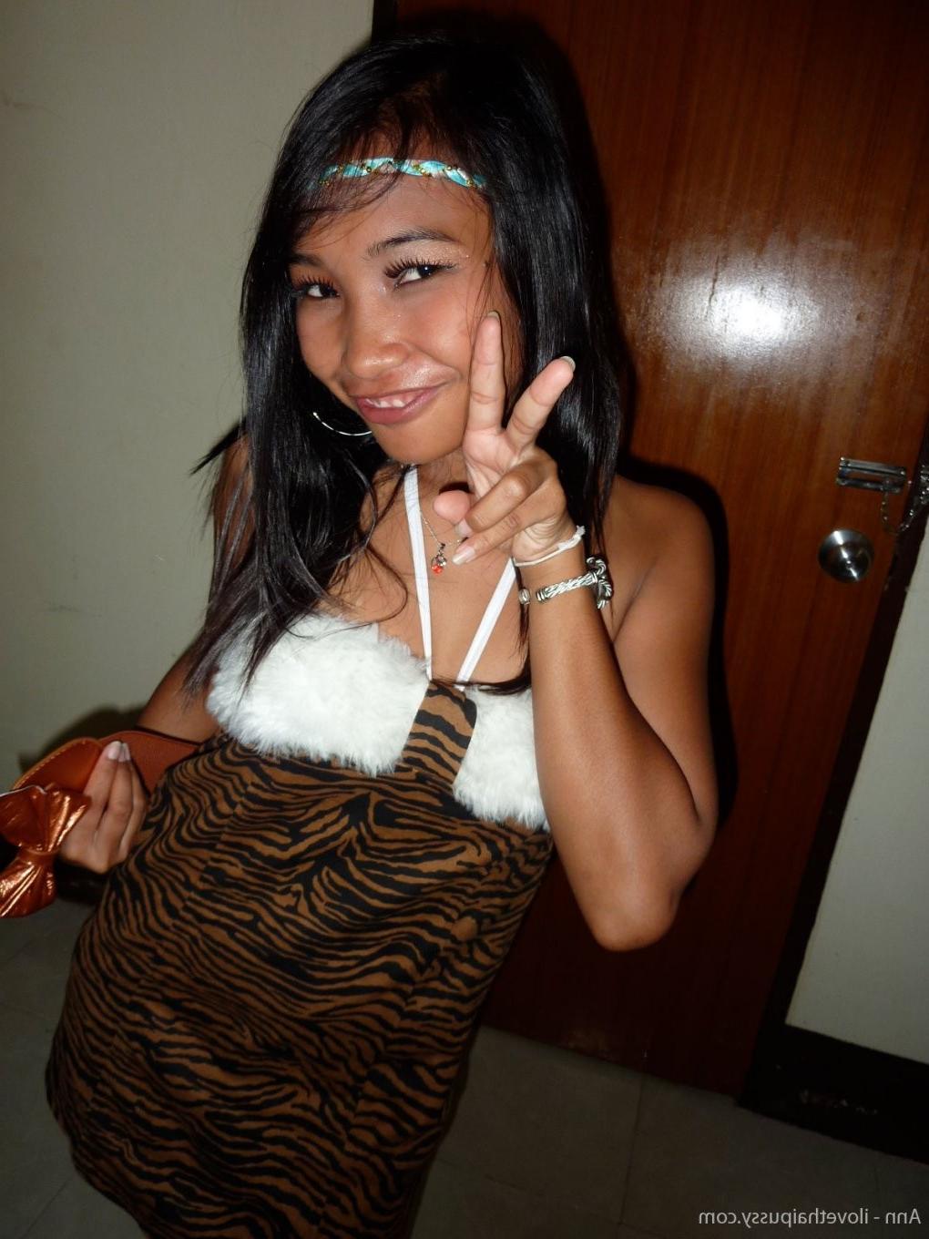 15P Horny Street Hookers Suck And Fuck A Tourist For Cash Hot Asian Sluts