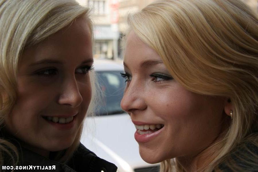 12P 12 pics and 1 movie of Karolina from Mikes Apartment