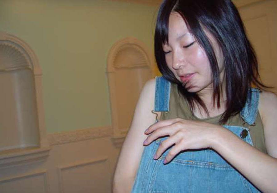 15P Pictures of a kinky skinny Vietnamese bitch