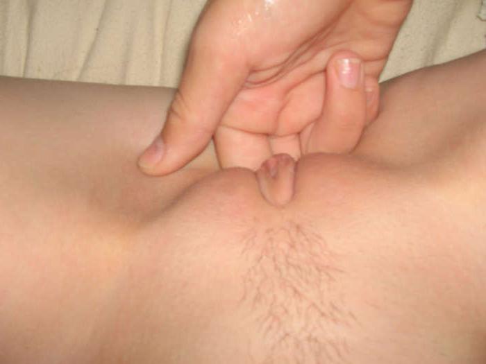 16P Hot pictures of a naked blonde fingering her pussy