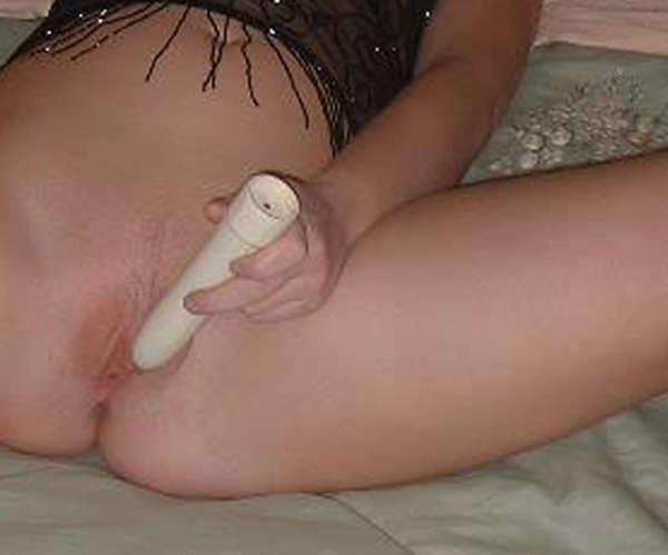 16P Kinky sluts dildoing and fingering their cunts