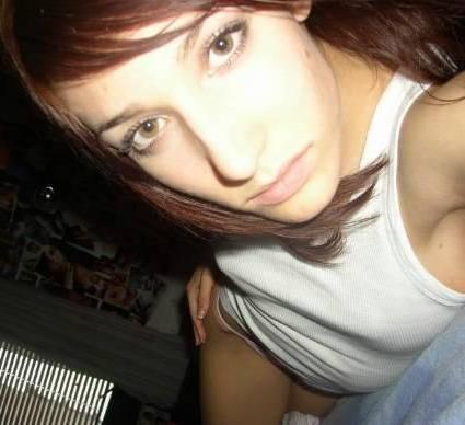 15P Pictures of an amateur babe fingering her twat