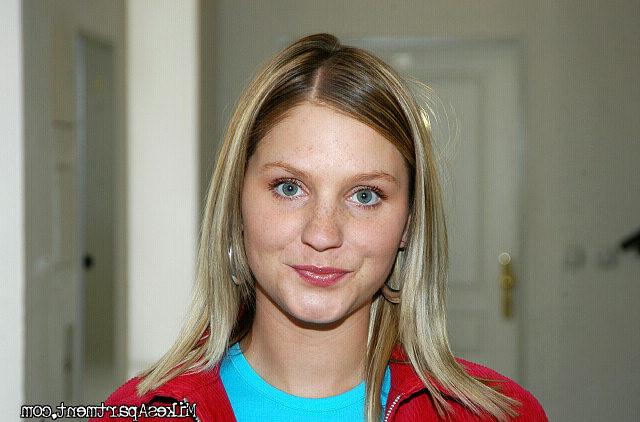 12P 12 pics and 1 movie of Viktoria from Mikes Apartment
