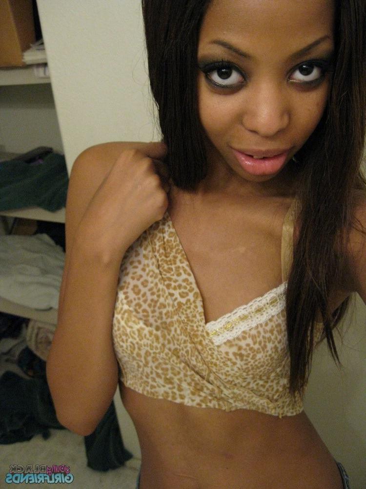 15P Tight black teen showing her naked body 