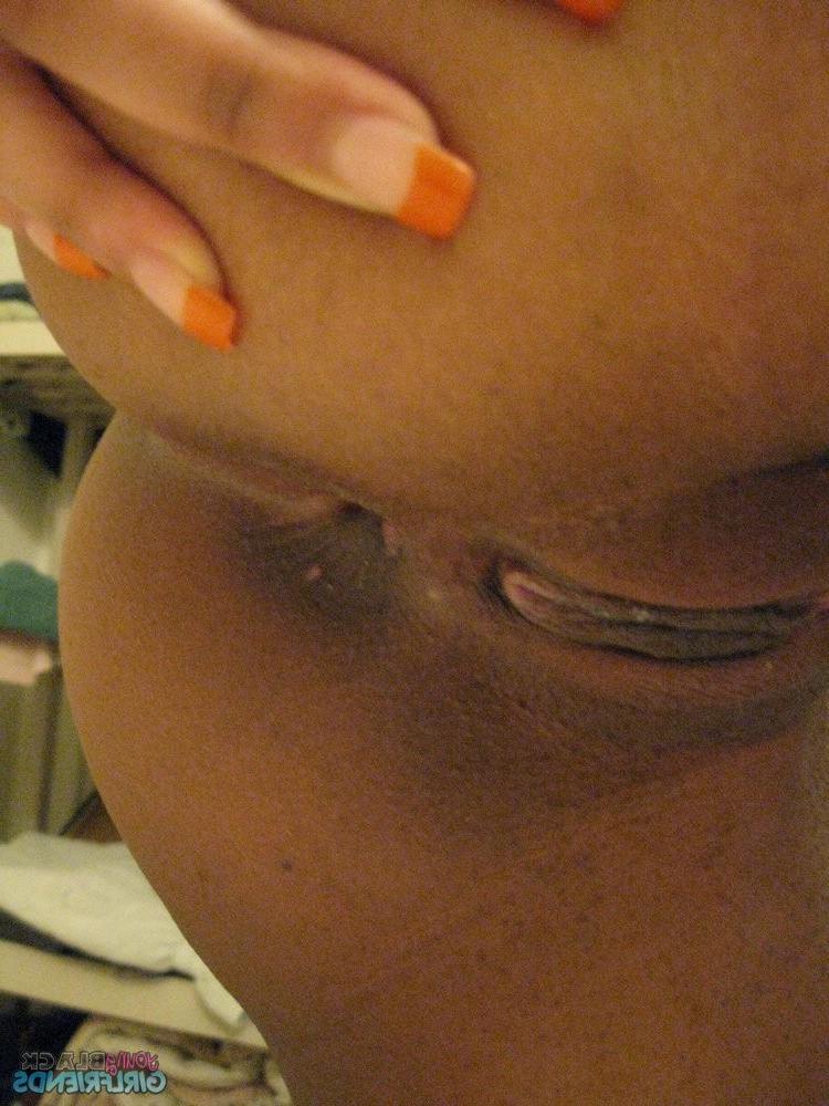 15P Tight black teen showing her naked body 