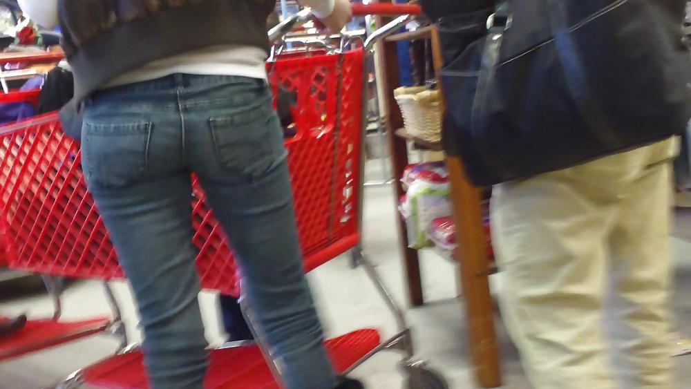 25P Sexy teen ass & butt in jeans with thong showing
