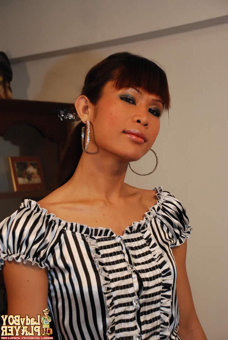 14P Lusty ladyboy sucks cock hard