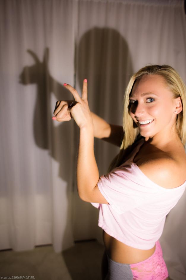 14P AJ Applegate Manhandled