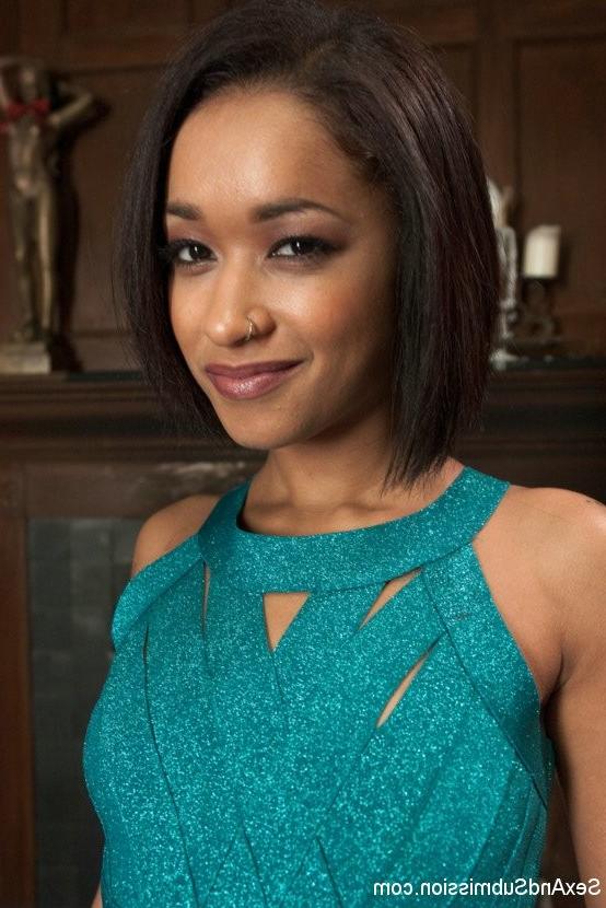 15P Ebony hottie Skin Diamond gets hogtied by Isis Love and her hole