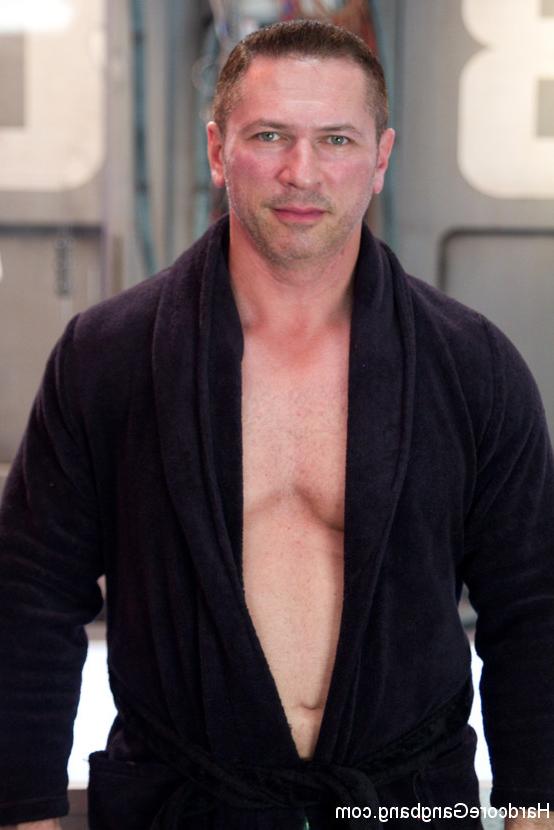 15P Men Brought Back From Extinction to Annihilate Sexy Scientist
