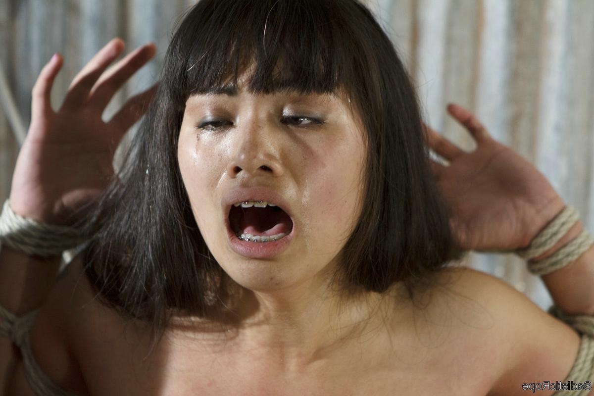 24P Amateur asian girl gets fisted and punished in rope bondage