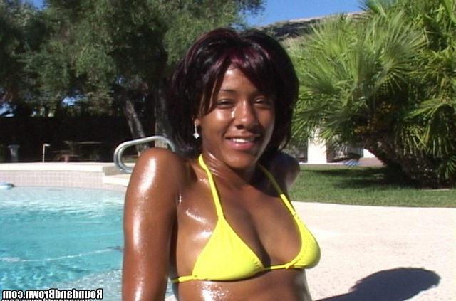 12P 12 pics and 1 movie of Monica from Round And Brown