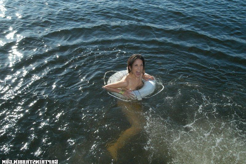 12P 12 pics and 1 movie of Gia from Captain Stabbin