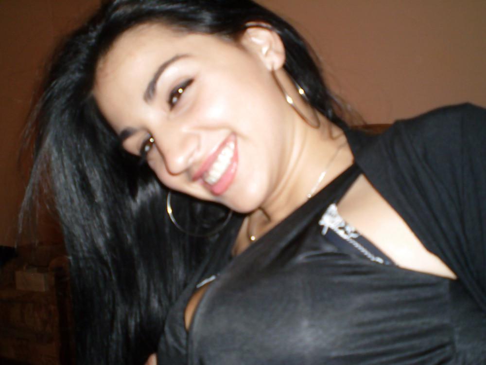 12P Brunette non nude