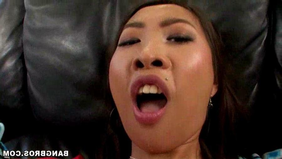7P Cock lover Sharon Lee banged in her vietnamese ass