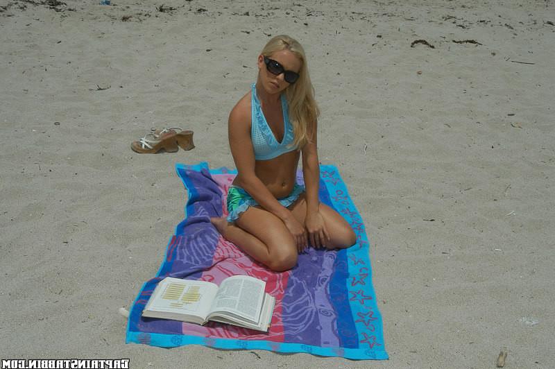 12P 12 pics and 1 movie of Shauna from Captain Stabbin