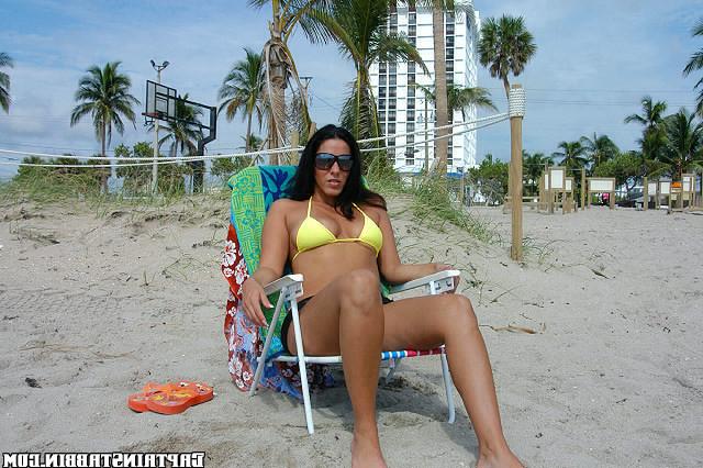 12P 12 pics and 1 movie of Veronika from Captain Stabbin
