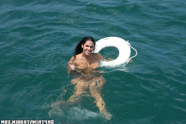 12P 12 pics and 1 movie of Veronika from Captain Stabbin