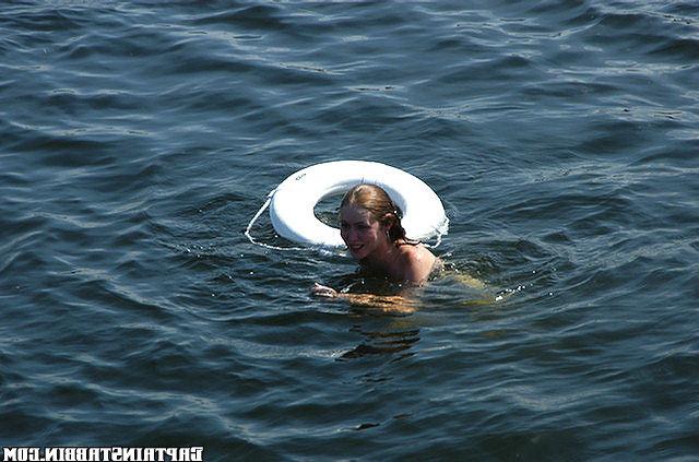 12P 12 pics and 1 movie of Sloan from Captain Stabbin