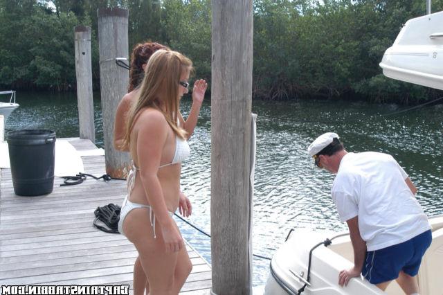 12P 12 pics and 1 movie of Christina from Captain Stabbin