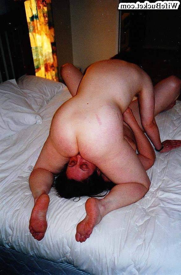 16P Amateur wives fucked really hard in threesome