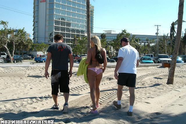12P 12 pics and 1 movie of Tamara from Captain Stabbin