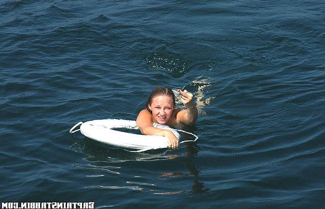 12P 12 pics and 1 movie of Karinne from Captain Stabbin