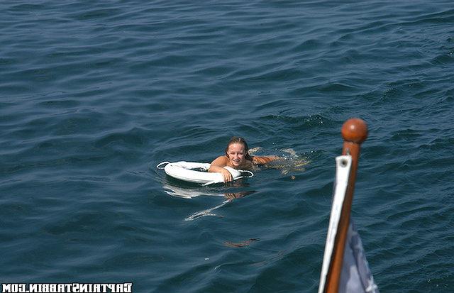 12P 12 pics and 1 movie of Karinne from Captain Stabbin