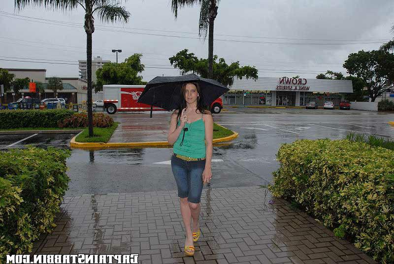 12P 12 pics and 1 movie of Mellissa from Captain Stabbin