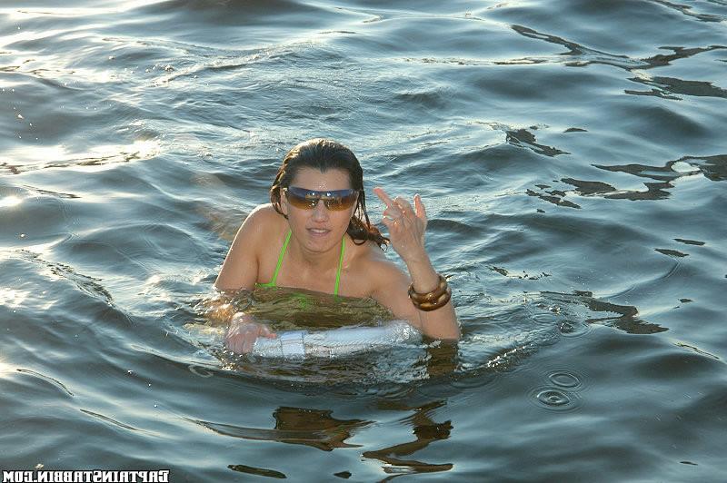 12P 12 pics and 1 movie of Devon from Captain Stabbin