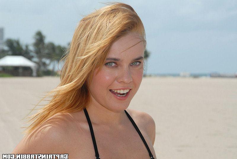 12P 12 pics and 1 movie of Melanie from Captain Stabbin