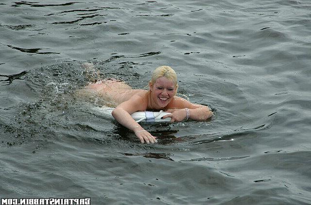 12P 12 pics and 1 movie of Marilyn from Captain Stabbin