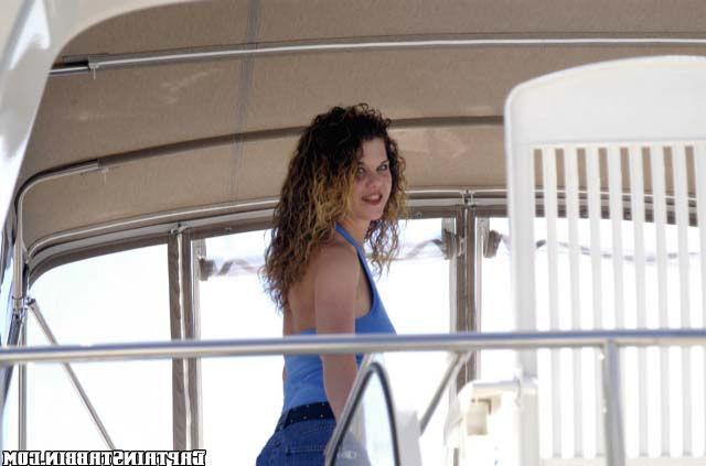 12P 12 pics and 1 movie of Dee from Captain Stabbin