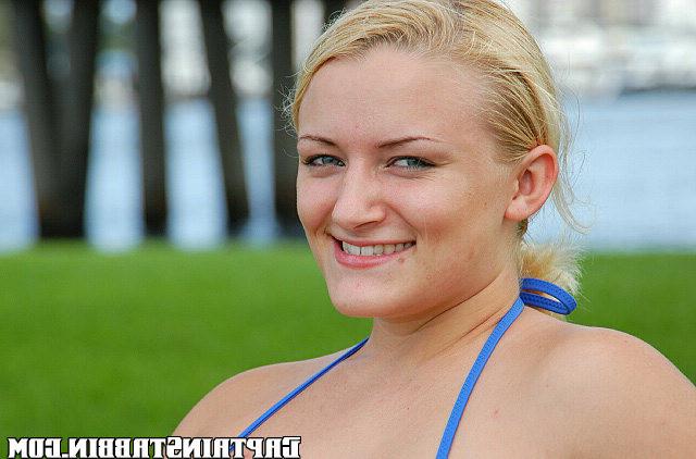 12P 12 pics and 1 movie of Andie from Captain Stabbin