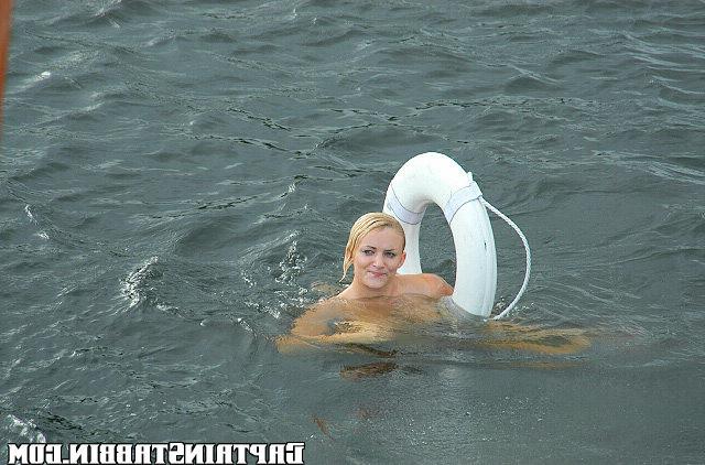 12P 12 pics and 1 movie of Andie from Captain Stabbin
