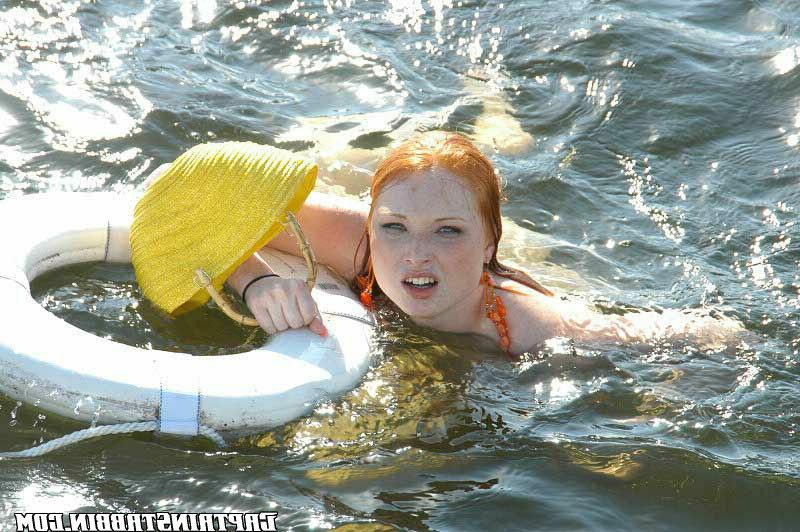 12P 12 pics and 1 movie of Vixen from Captain Stabbin