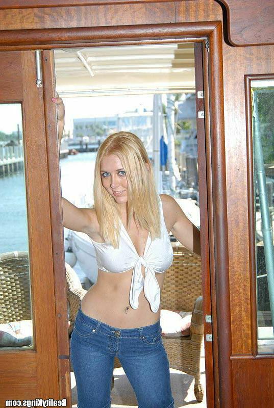 12P 12 pics and 1 movie of Wendy from Captain Stabbin