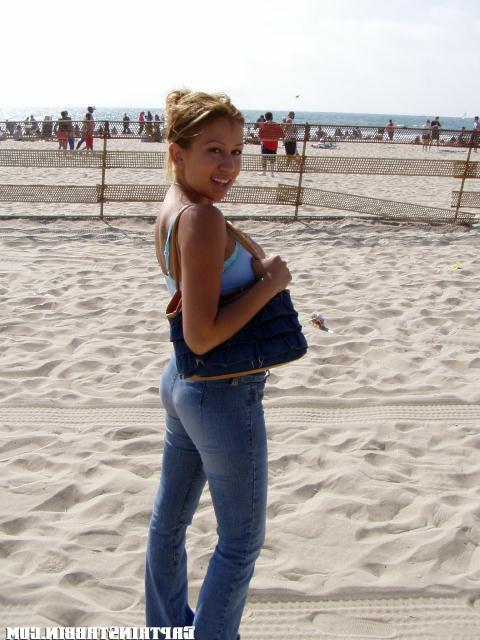 12P 12 pics and 1 movie of Vanessa from Captain Stabbin