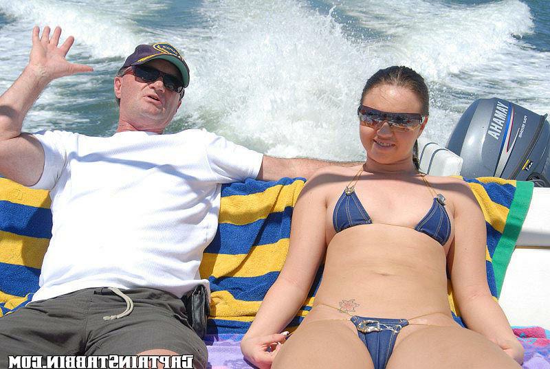 12P 12 pics and 1 movie of Linzy from Captain Stabbin