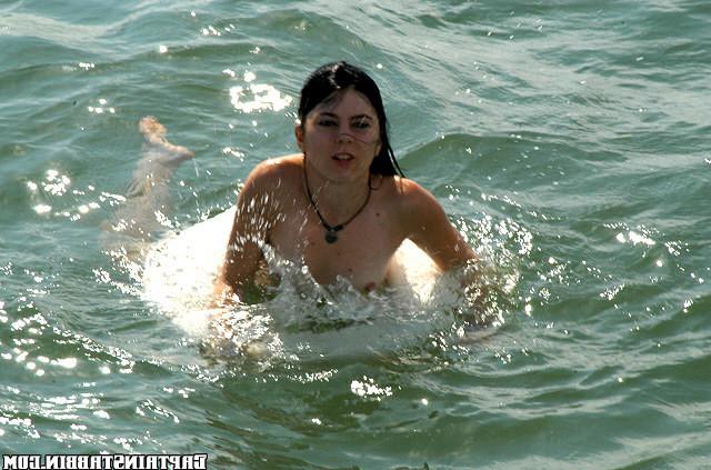 12P 12 pics and 1 movie of Bailey from Captain Stabbin