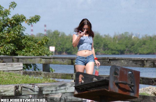 12P 12 pics and 1 movie of Veronica from Captain Stabbin