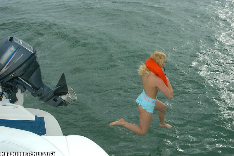 12P 12 pics and 1 movie of Madonna from Captain Stabbin