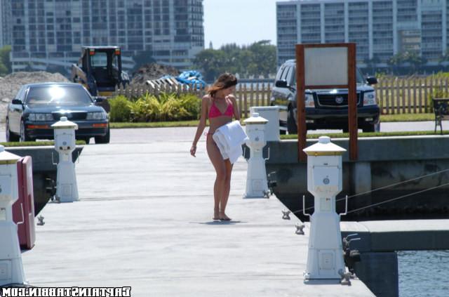 12P 12 pics and 1 movie of Roxy from Captain Stabbin