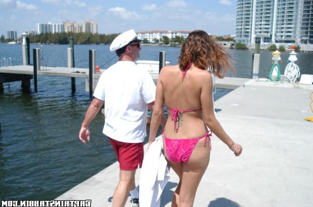 12P 12 pics and 1 movie of Roxy from Captain Stabbin