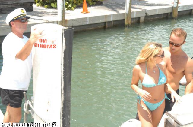12P 12 pics and 1 movie of Lilly from Captain Stabbin