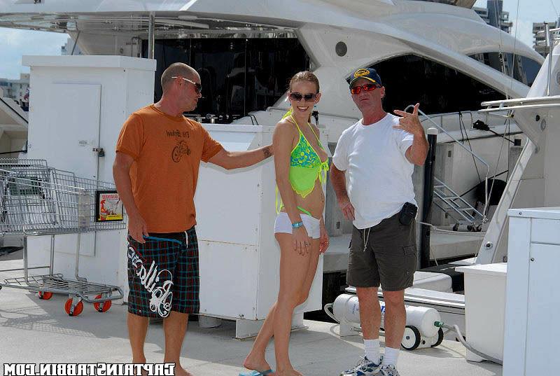 12P 12 pics and 1 movie of Kim from Captain Stabbin